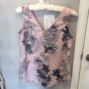 Banana Republic Summery Tank! 🌞